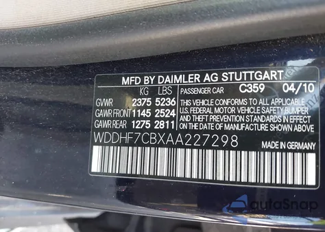 2010 Mercedes-Benz E 550 z USA, uszkodzony, nr VIN WDDHF7CBXAA227298
